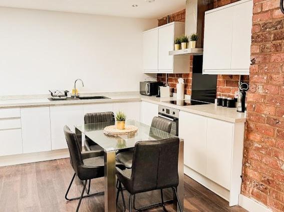 Castle Street - Centre 2 Bedroomed Sleeps 8 Apartment
