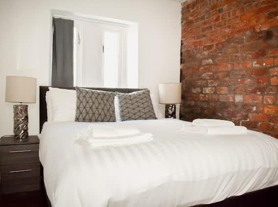 Castle Street - Centre 2 Bedroomed Sleeps 8 Apartment