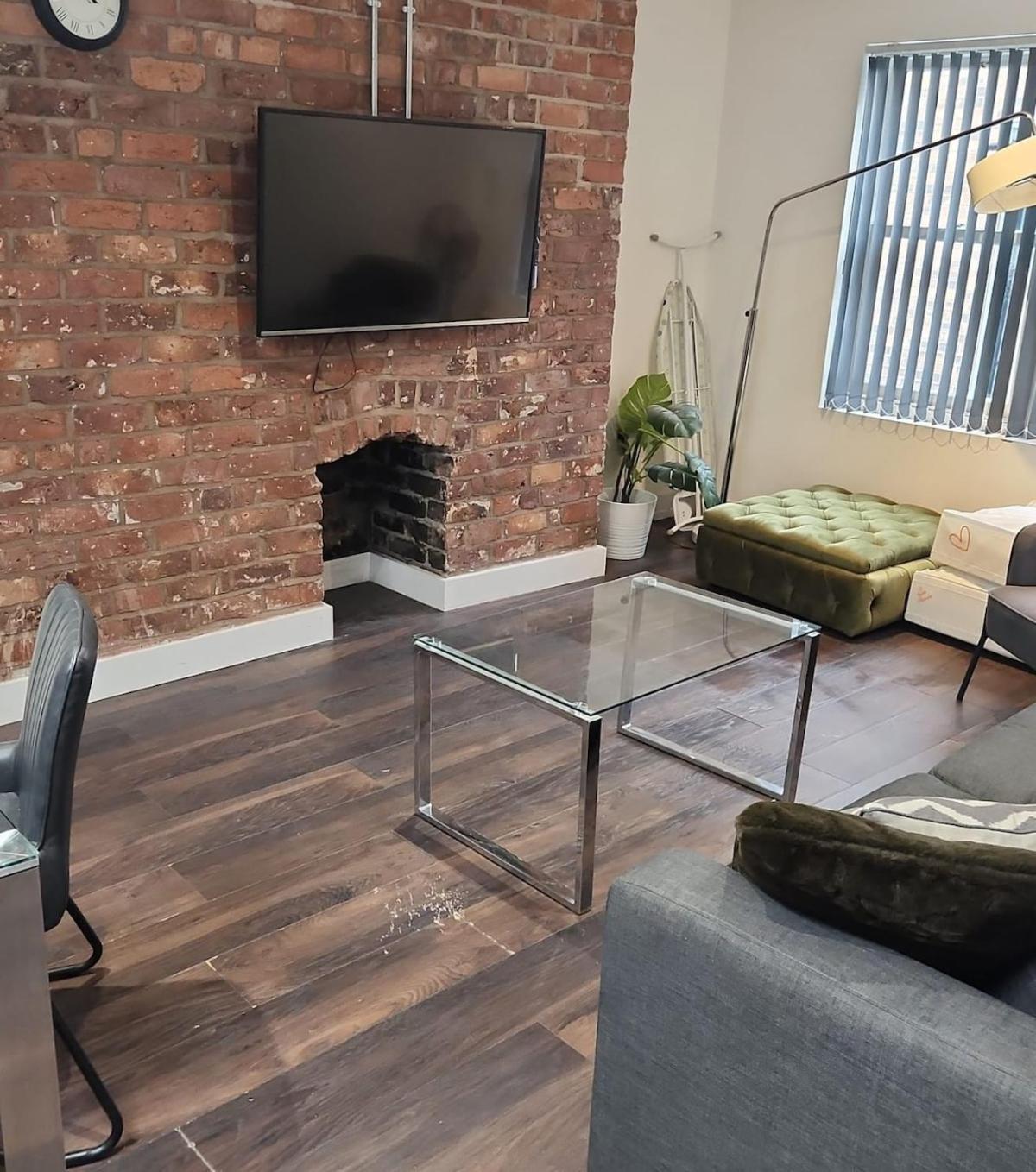 Castle Street - Centre 2 Bedroomed Sleeps 8 Apartment