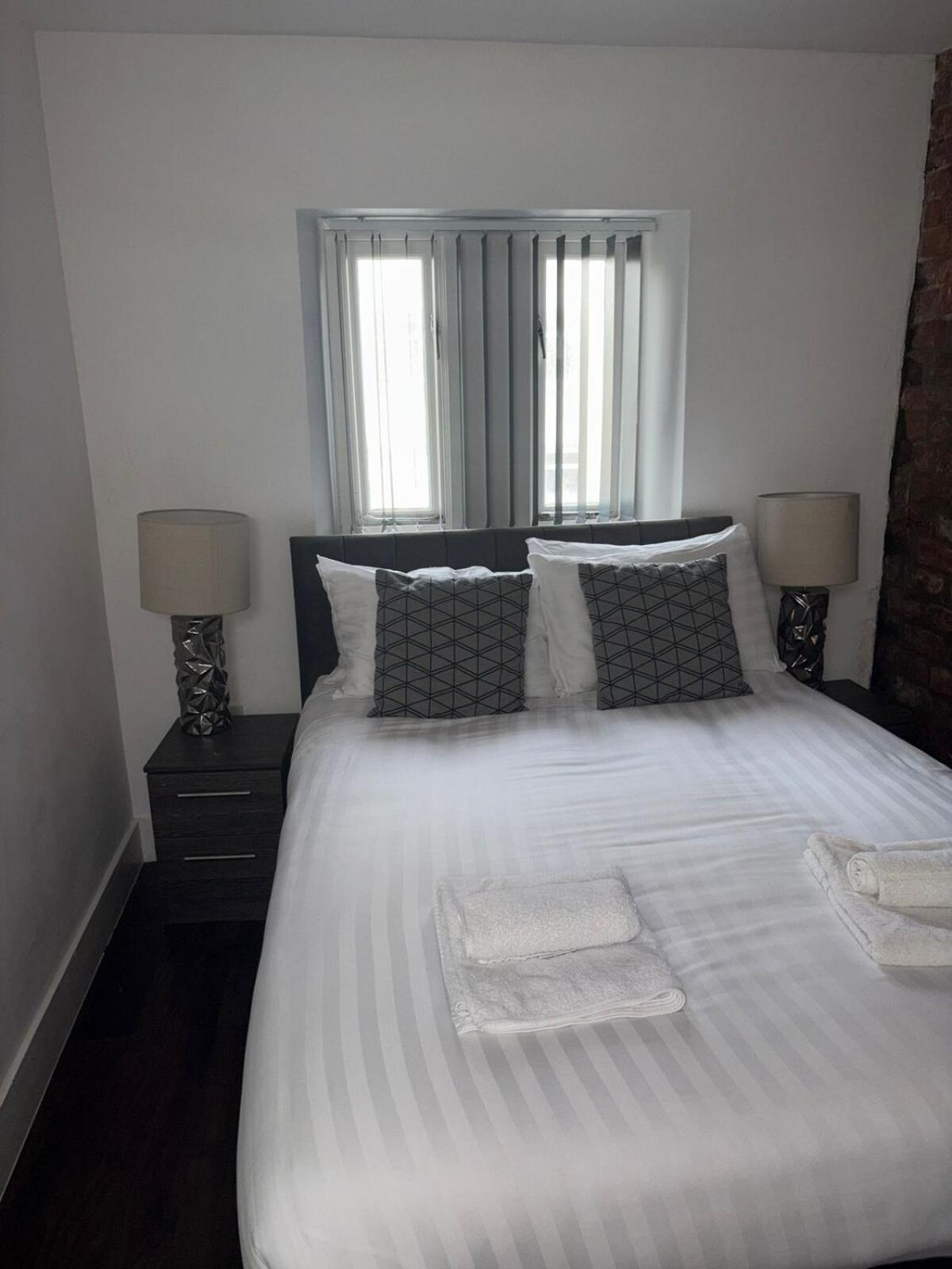 Castle Street - Centre 2 Bedroomed Sleeps 8 Liverpool
