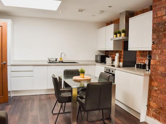 Castle Street - Centre 2 Bedroomed Sleeps 8 Apartment Liverpool