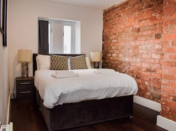 Castle Street - Centre 2 Bedroomed Sleeps 8 Apartment *
